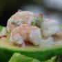 entrada de camarones con palta