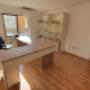 Muebles de oficina. Escritorio y estante