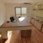 Muebles de oficina. Escritorio y estante