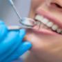 Odontología estética (blanqueamiento, carillas, limpieza dental)